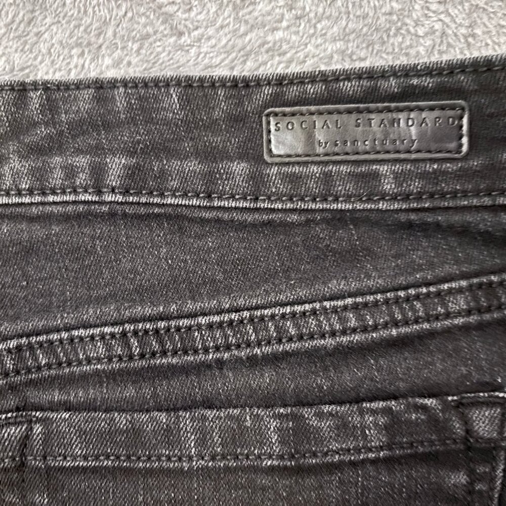 Social Standard Jeans Women’s Size 10 High Rise Crop Straight Black Denim - Picture 3 of 13